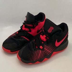 Nike Kyrie Flytrap Basketball Shoes